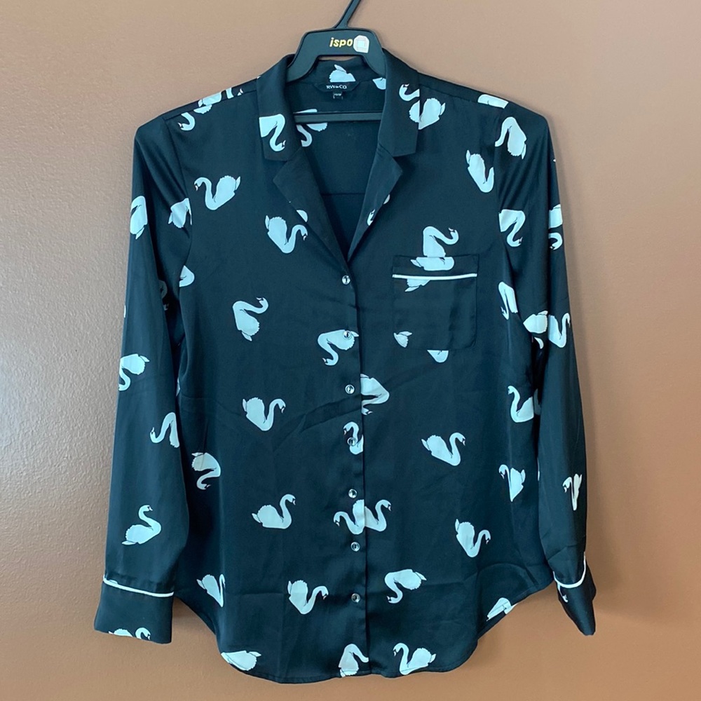 RW and Company, extra small ladies swan blouse in black and white.